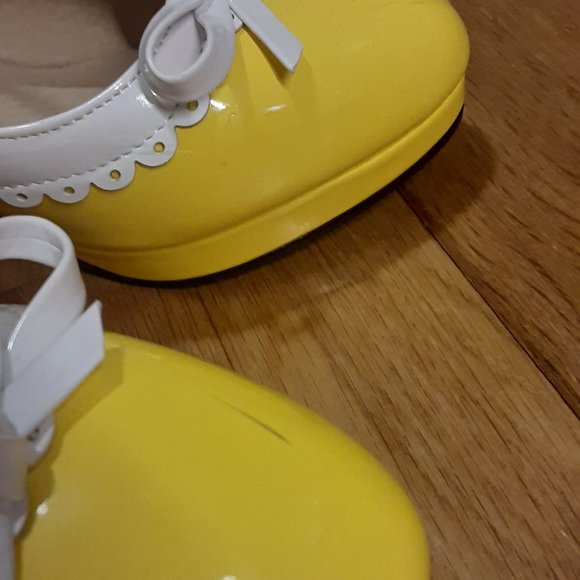 Retro Yellow Heels - Picture 5 of 6